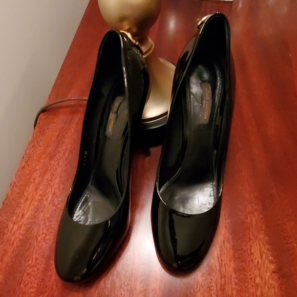 Shoes - Picture 2 of 5